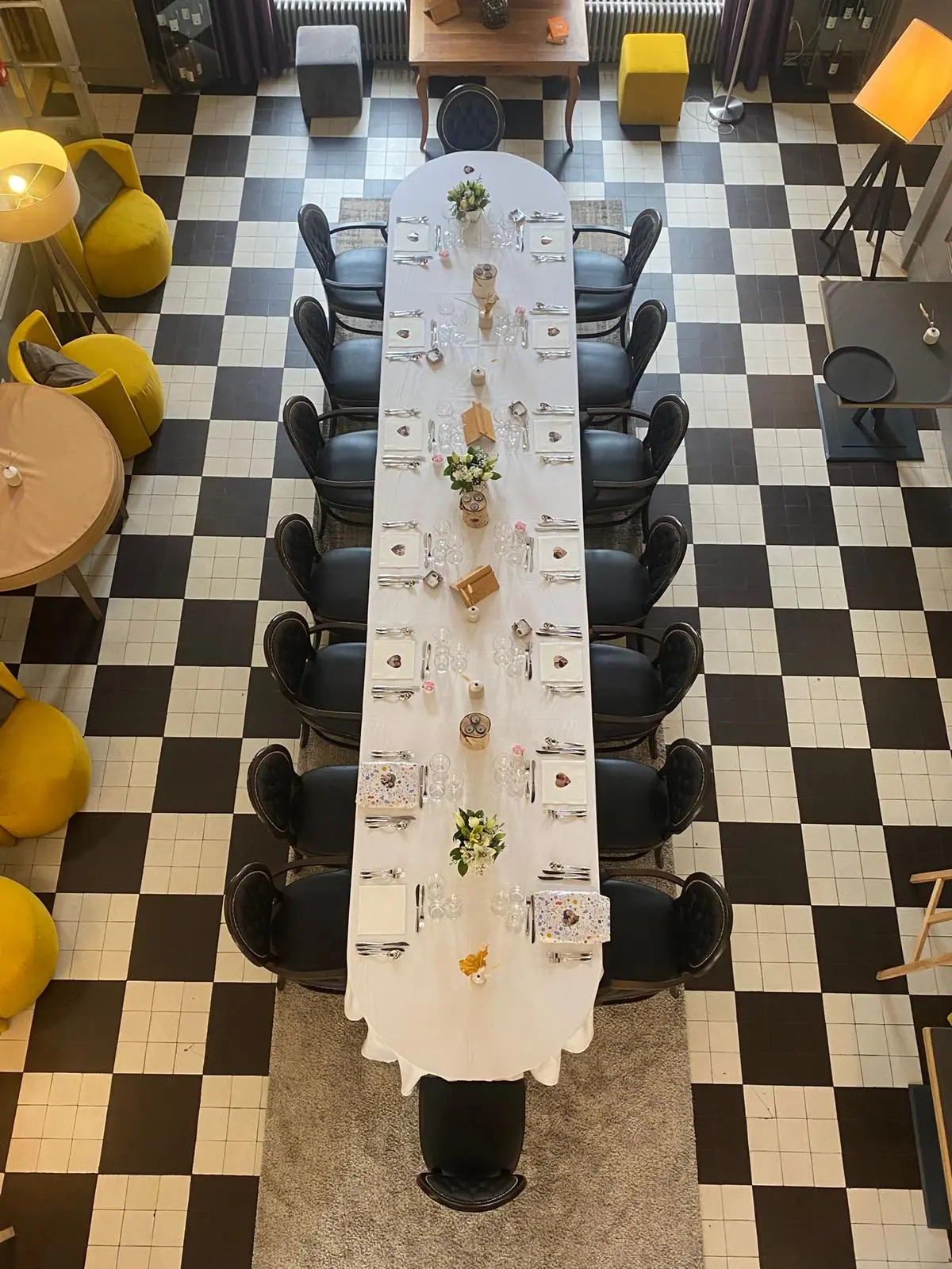 Table dressée en rose poudré au Domaine de Joinville