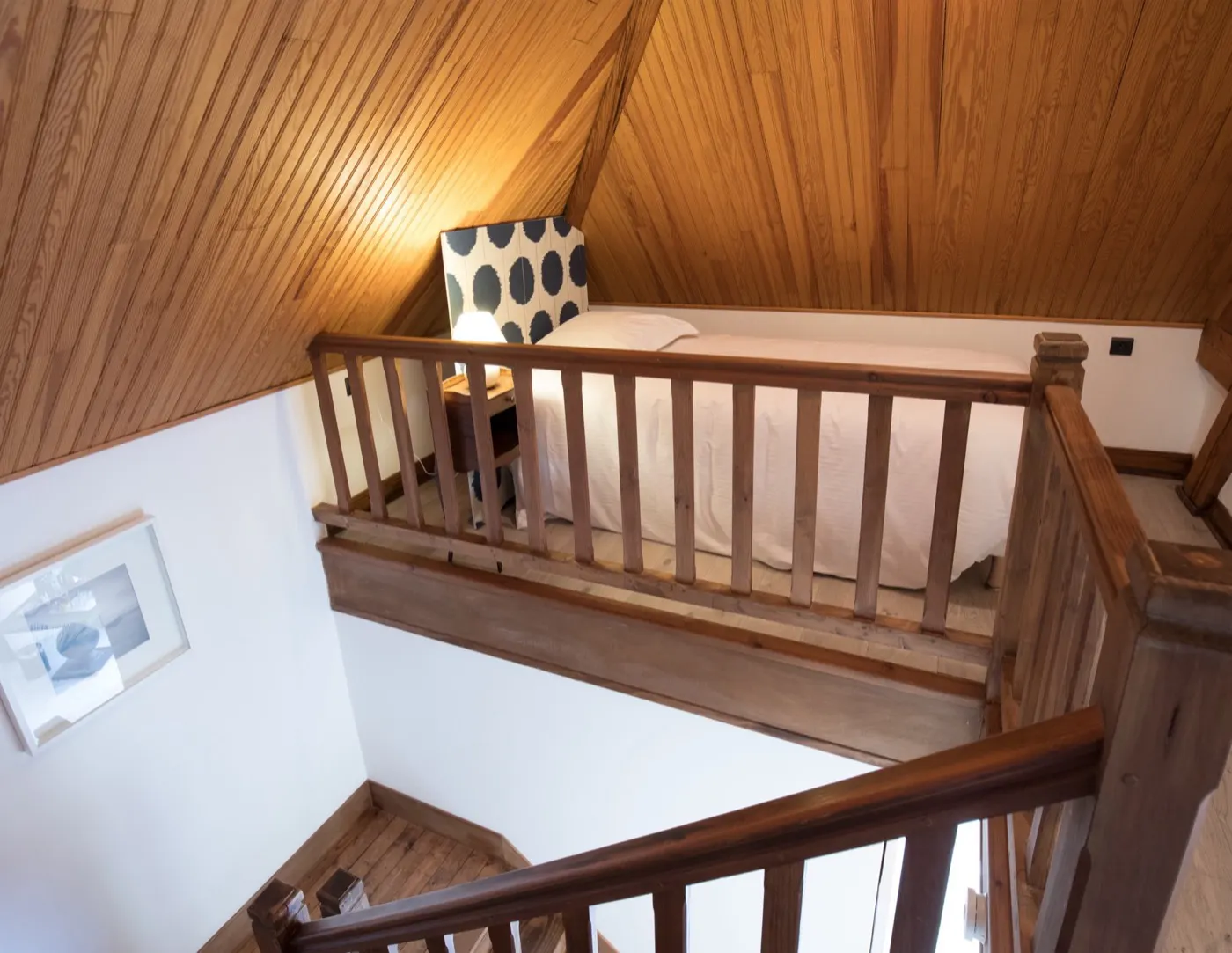 L’escalier menant à la mezzanine du gîte