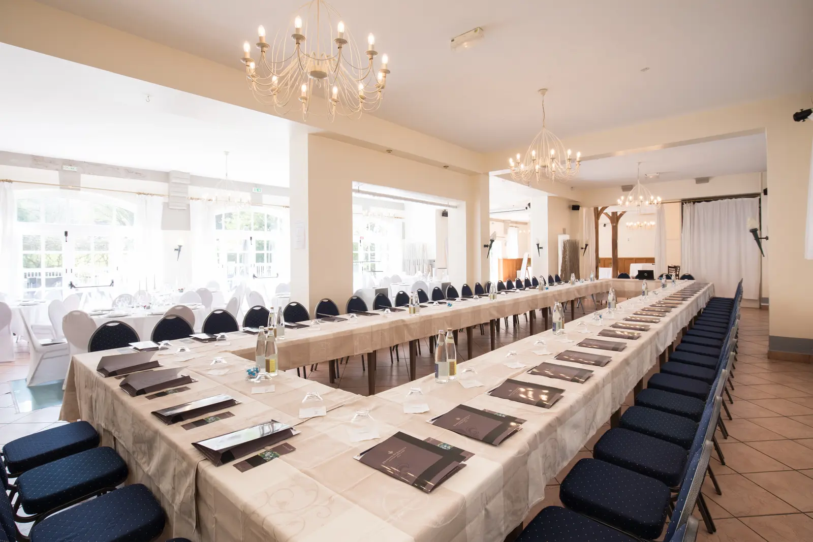 Salle de séminaire du Domaine de Joinville installée en U